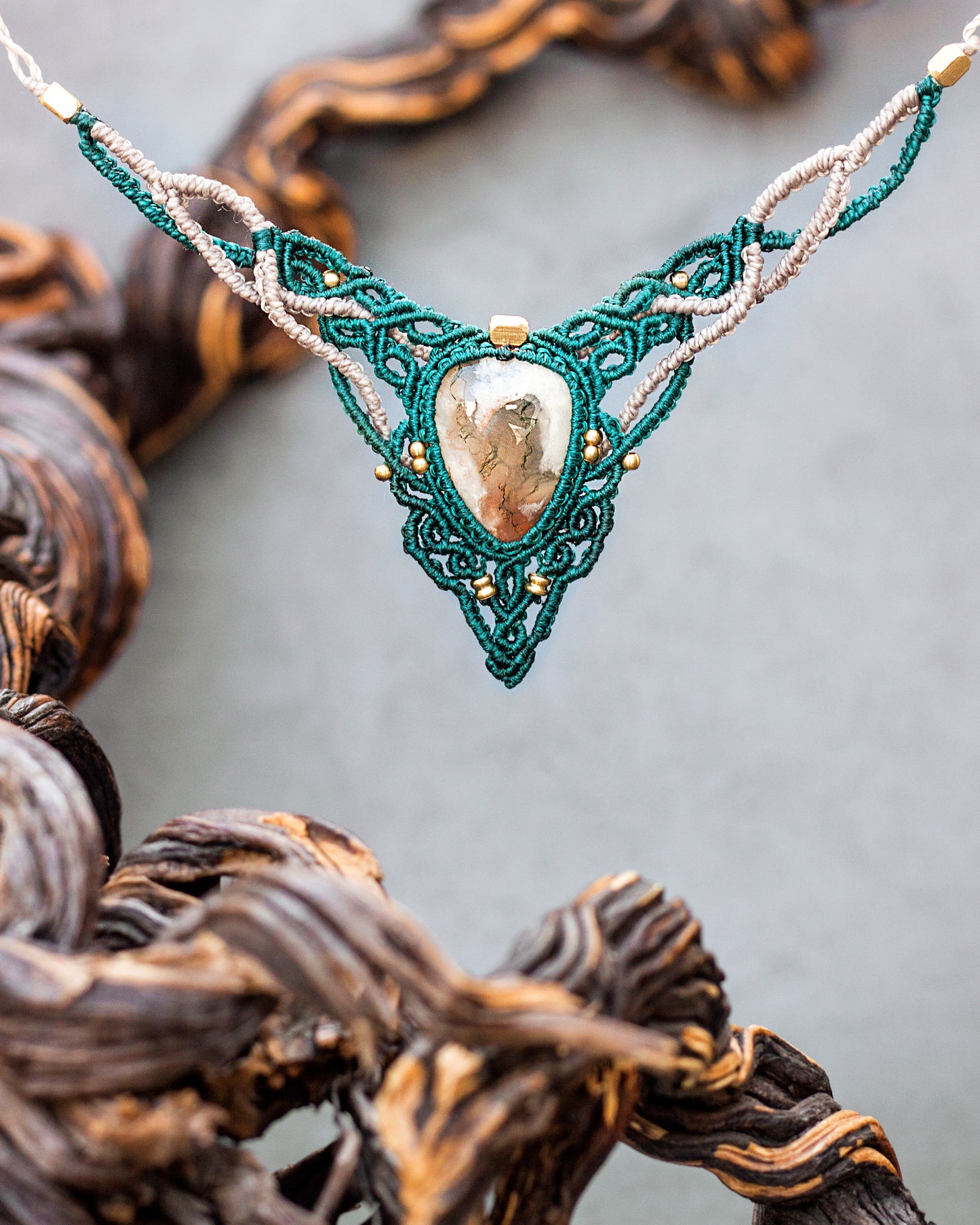 Moss Guardian - Agate Micromacrame Necklace